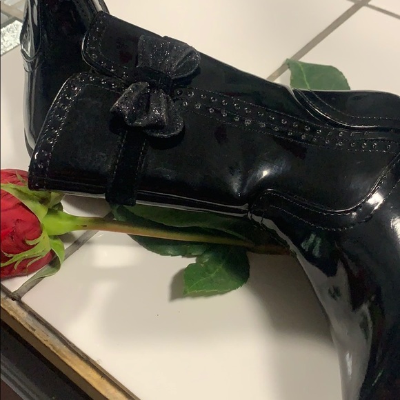 Boots - Picture 3 of 8